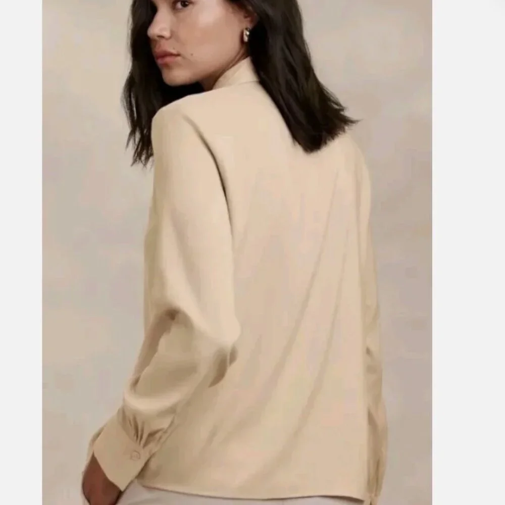 Banana Republic Women's Essential Collared Blouse Size Small - Picture 3 of 10